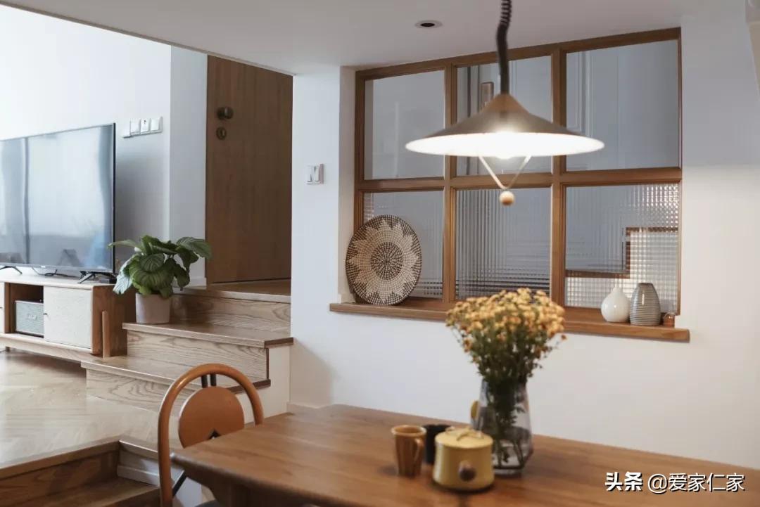 她买下32㎡上海老旧学区房，为女儿打造小桃园，20㎡超舒适大庭院