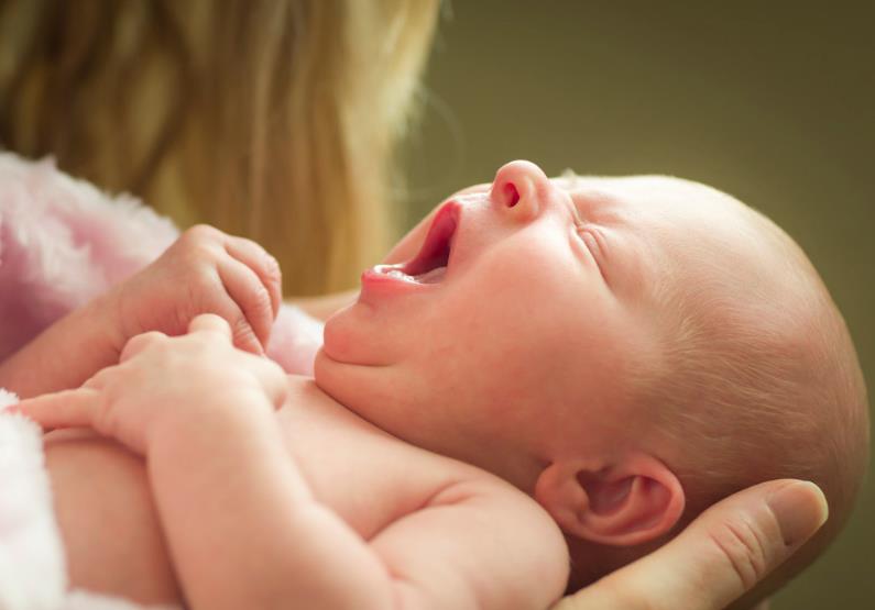 宝宝囟门闭合过早过晚都是问题，这些异常家长要注意