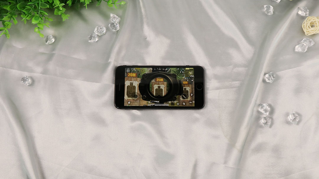 吃鸡很难吗?那是你没用对手机钢化膜