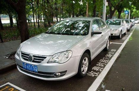 停车不在车位里面也会被贴罚单吗,路边停车停不到车位会贴罚单吗