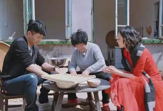 屡传卑微的“寒门贵媳”程莉莎，凭什么活得又作又幸福？真相戳心