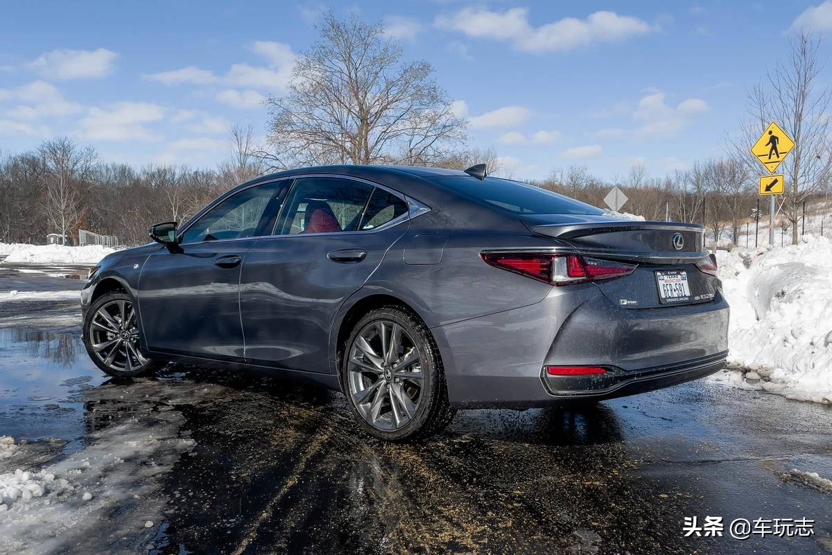2017款雷克萨斯es250豪华顶配功能,雷克萨斯es260和es300h怎么选