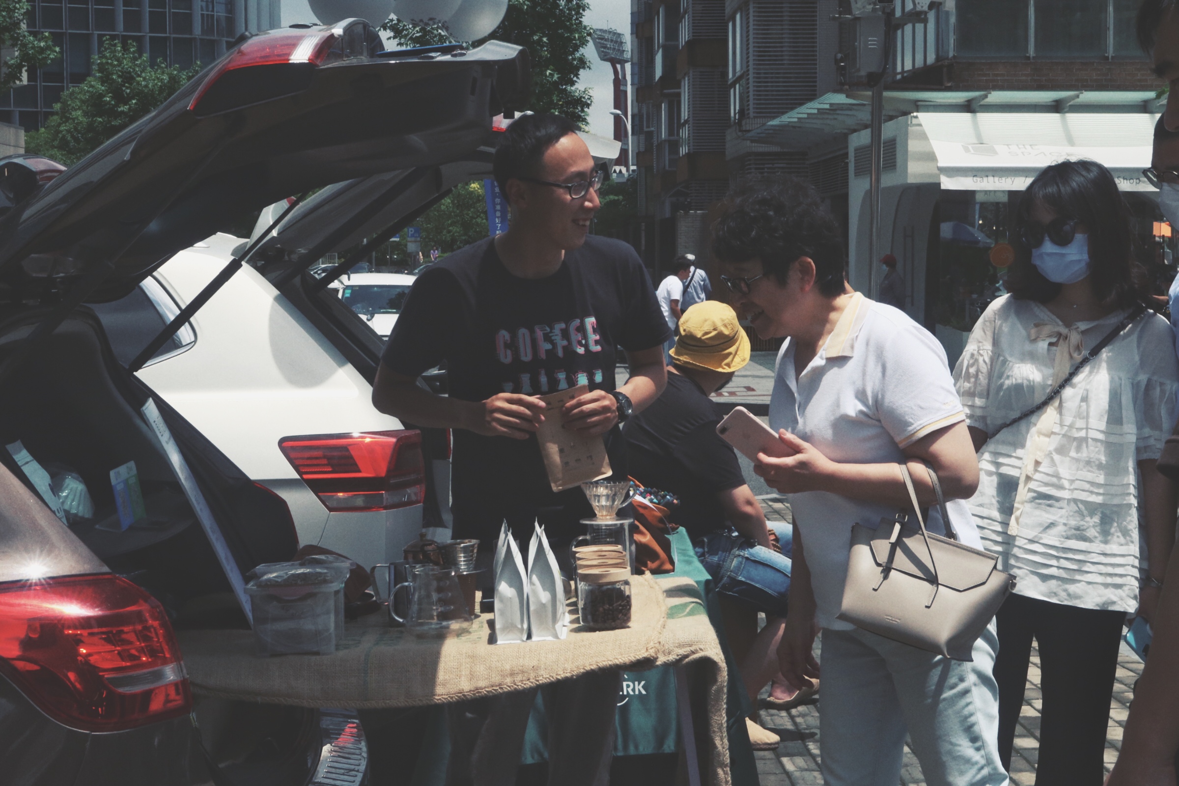 摆摊卖咖啡一边旅行,摆摊卖咖啡要有几种咖啡