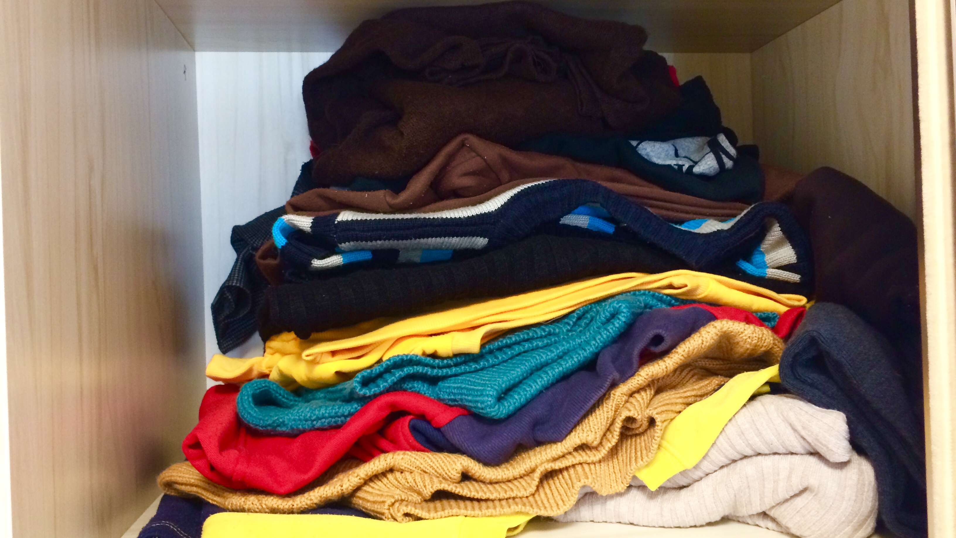 家里没有熨斗如何修复褶皱的衣服,没有熨斗褶皱的衣服怎么快速弄平