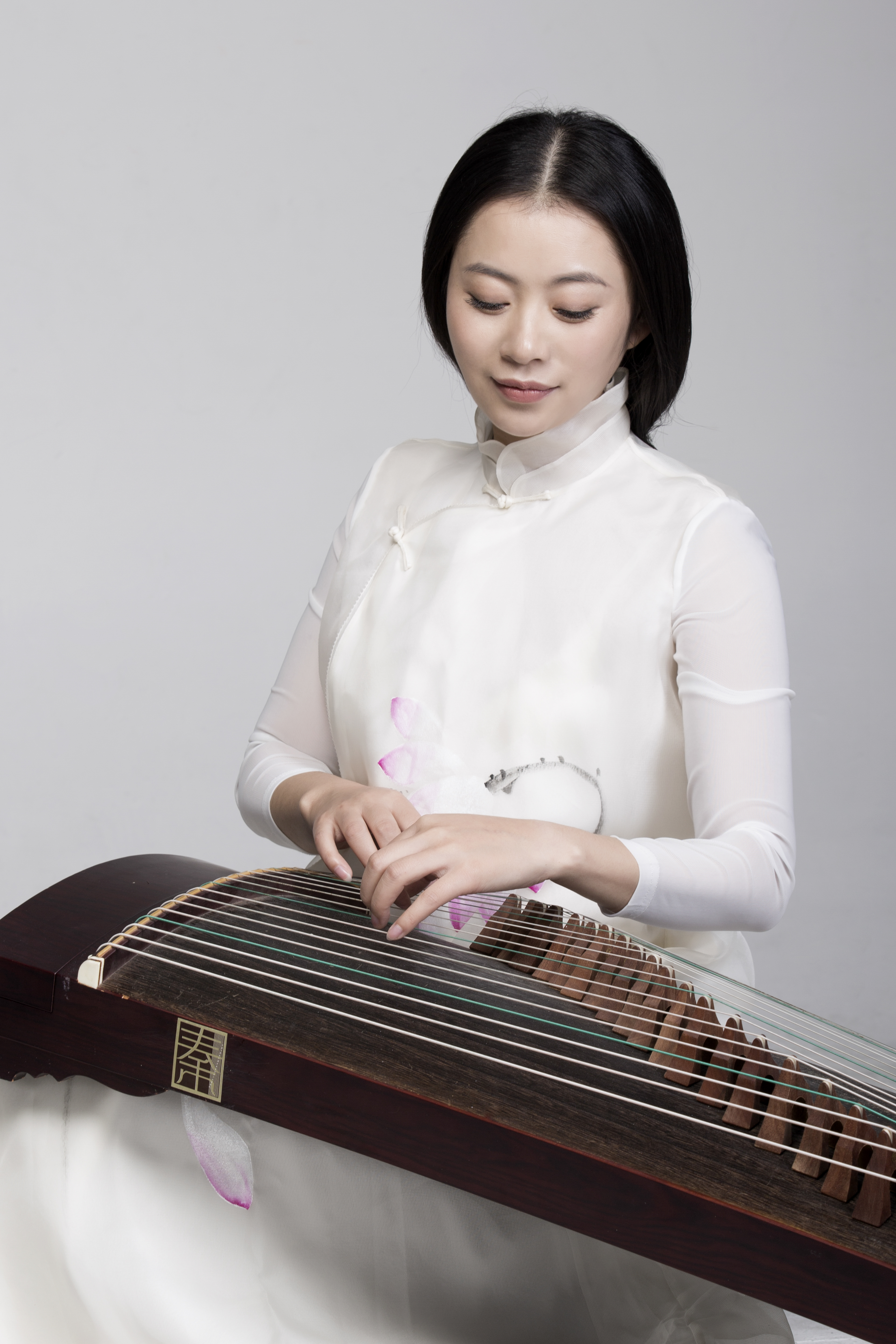 古筝基本功是压腕还是不压腕,古筝指法基本功练习勾托抹托