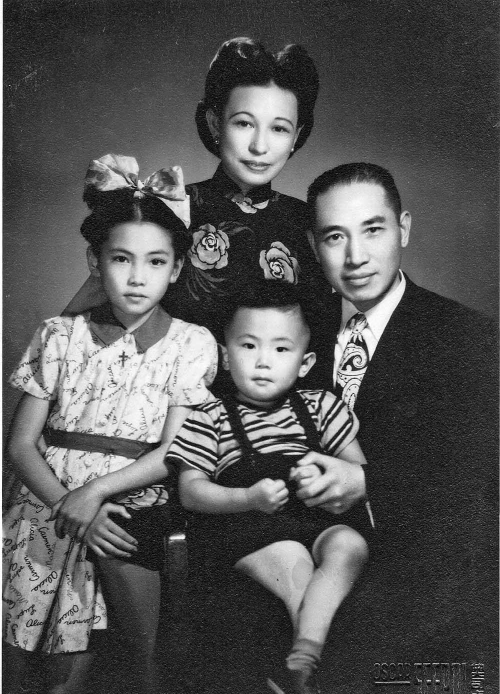 从贵族小姐沦落到乡下喂猪、刷马桶,替夫还债,她的优雅让人心疼