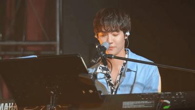 追星女孩们的新墙头，出道史堪比青春励志电影