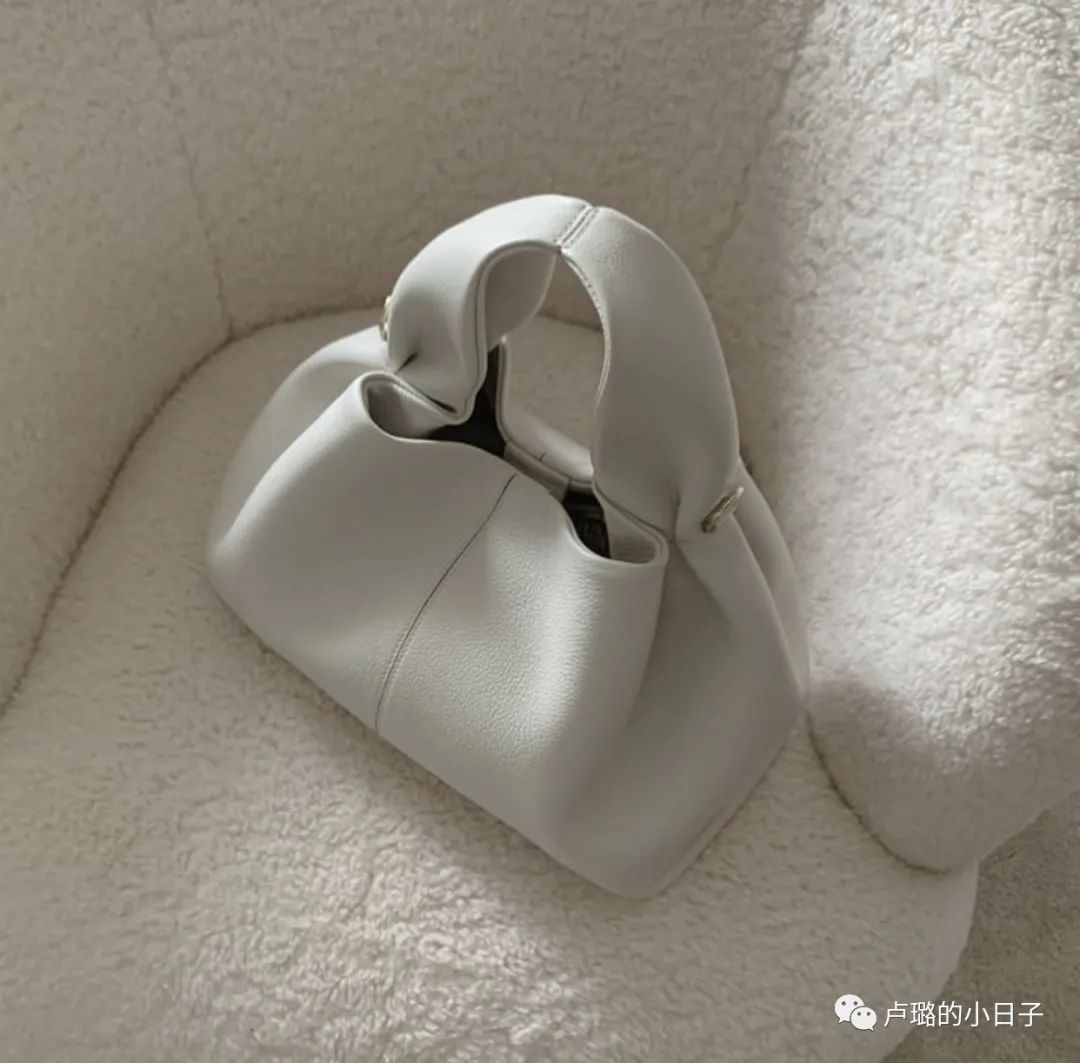 要说高级感的包，标配一定是白色包