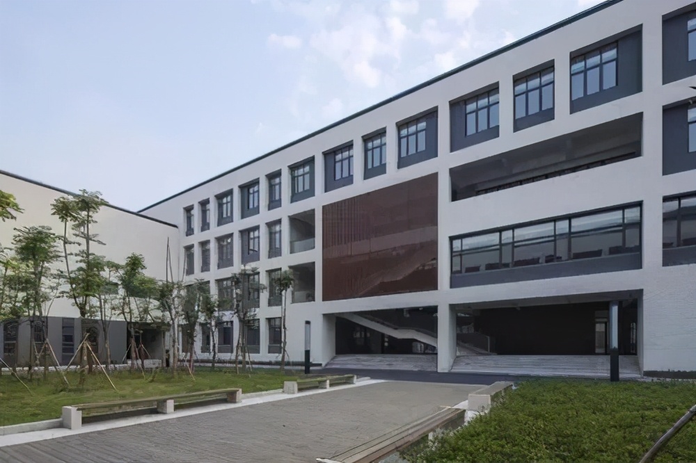 宁外初中和曙光初中比较,宁外初中哪个学校好