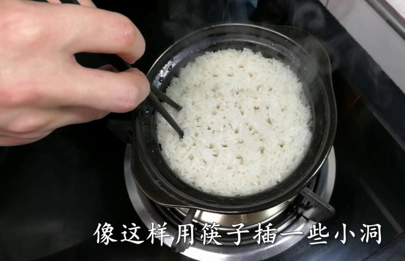 正宗广东星级大厨瘦肉煲仔饭做法,大厨教腊味煲仔饭砂锅家常做法