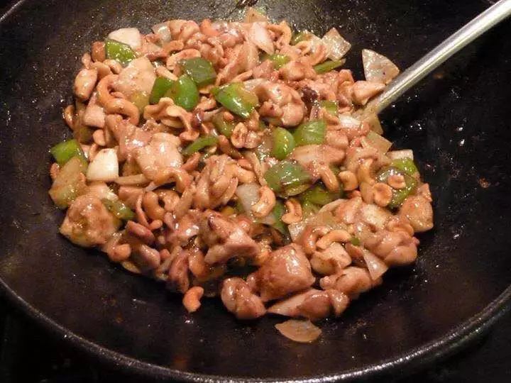 菜锅炒菜总是糊底,铁锅炒什么菜都粘锅怎么办