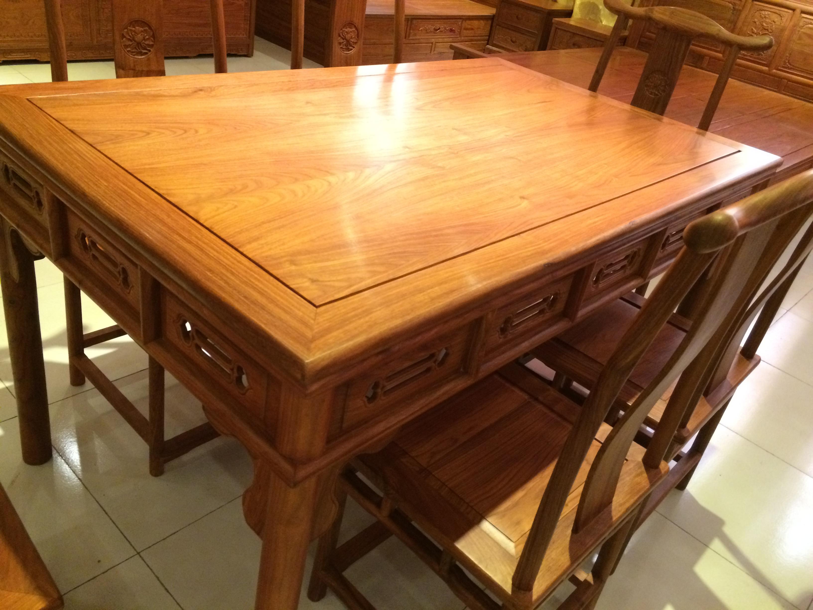 实木餐桌实用吗,木质餐桌什么材质的好