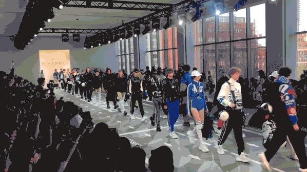 表面上的风生水起,太平鸟实体店业绩