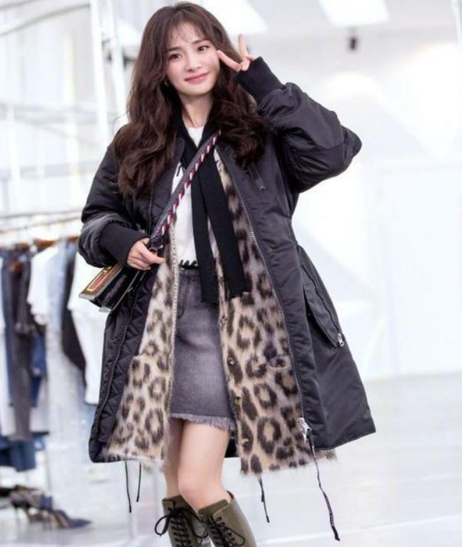 带货女王杨幂的百变减龄穿搭,杨幂的穿搭称得上教科书范本