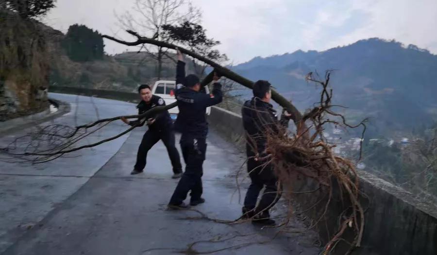 地铁一线员工春节坚守岗位敬业福,最美敬业福