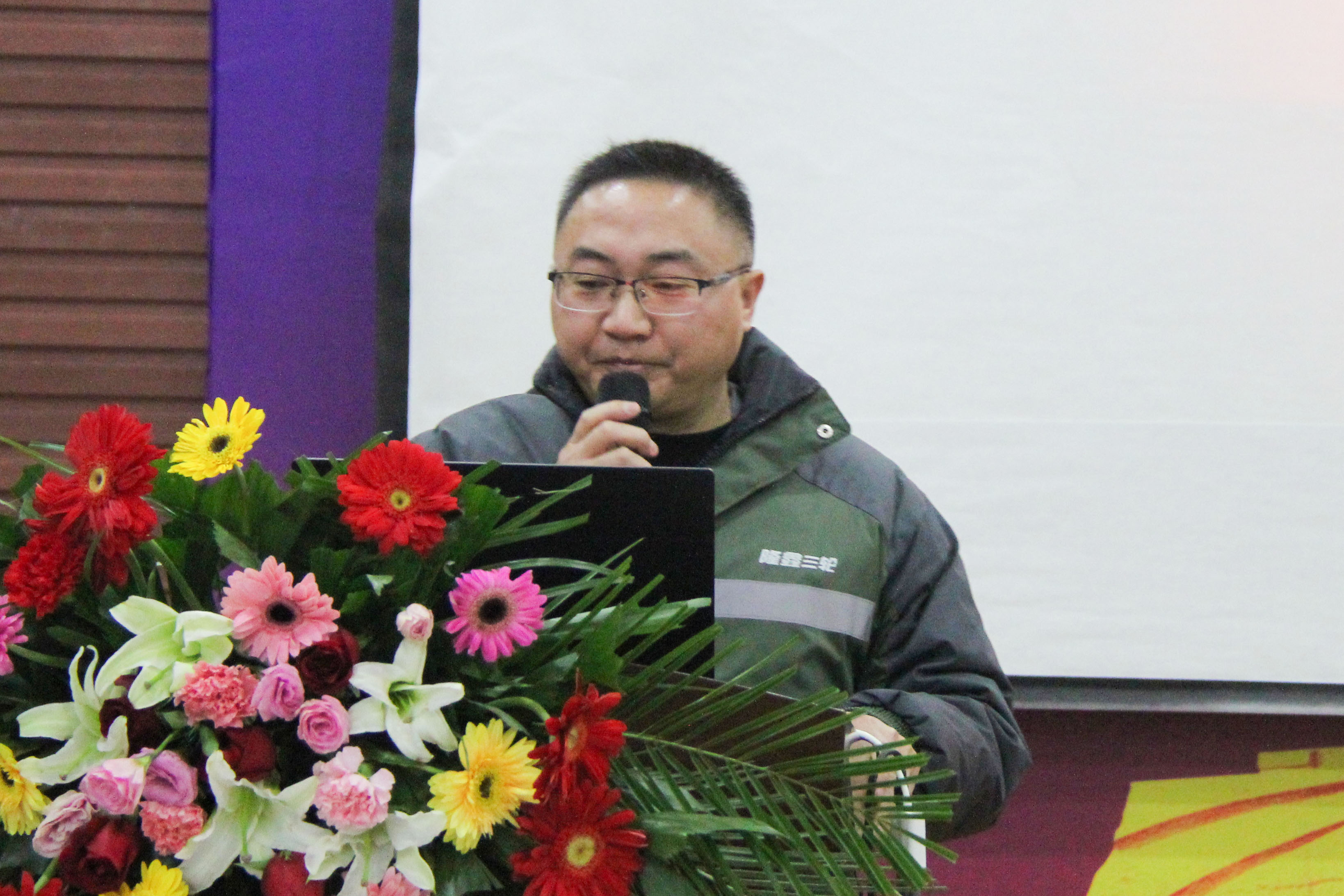 隆鑫致敬奋斗者,隆鑫动力摩托