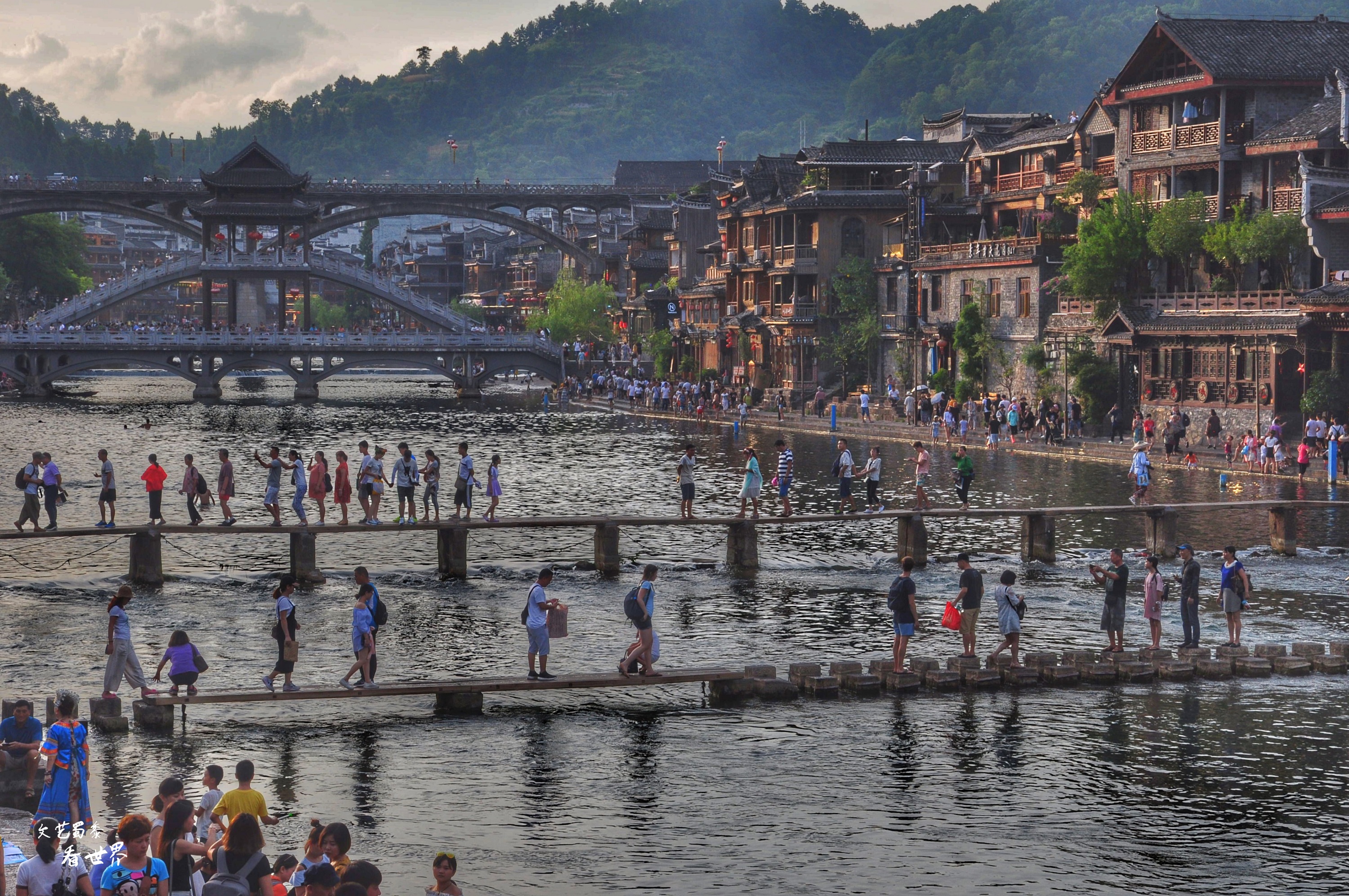 凤凰古城还值得去吗,凤凰古城值得去吗