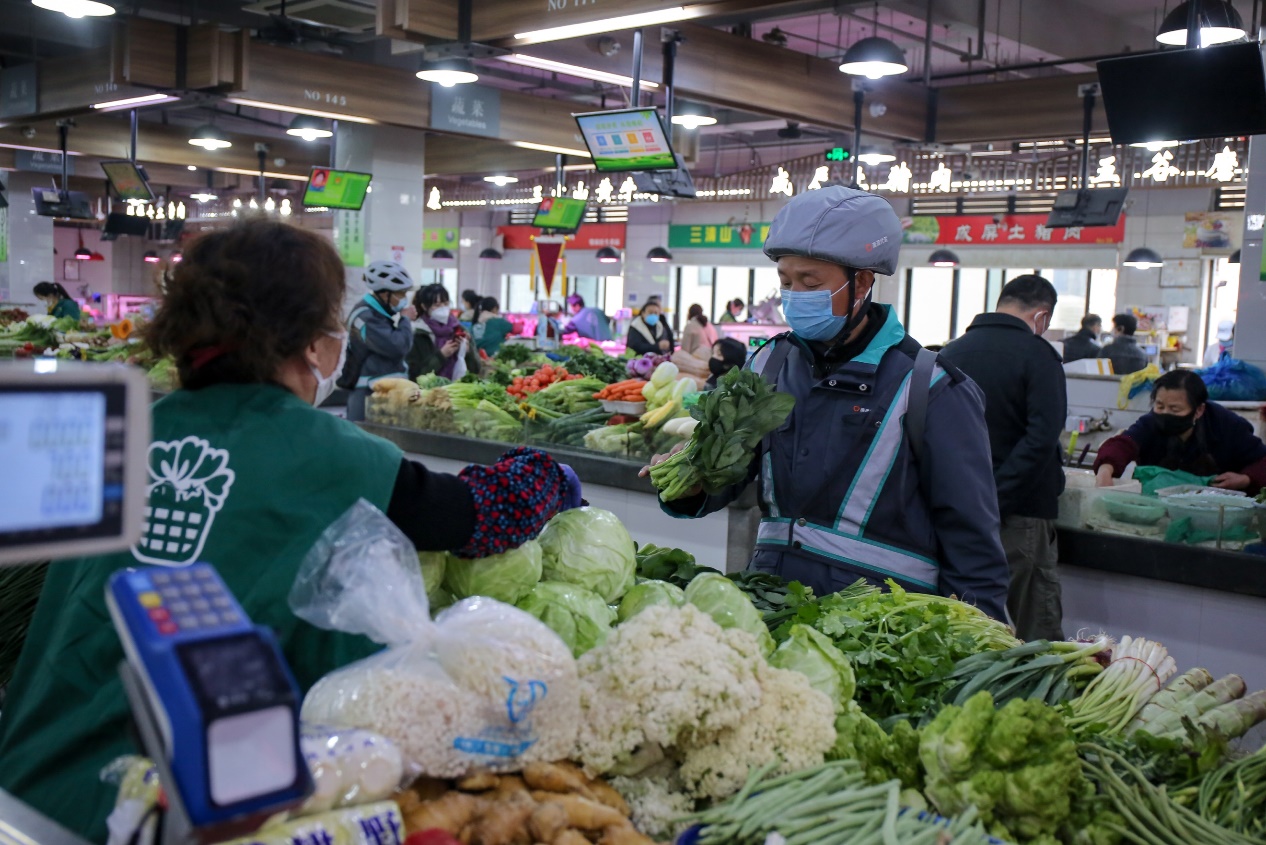 滴滴代驾司机变身跑腿小哥,滴滴司机和美团小哥