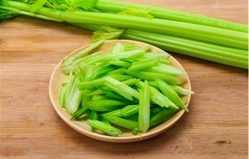 长痘哪些食物不能吃痘友必看,长痘期也能吃的五种食物