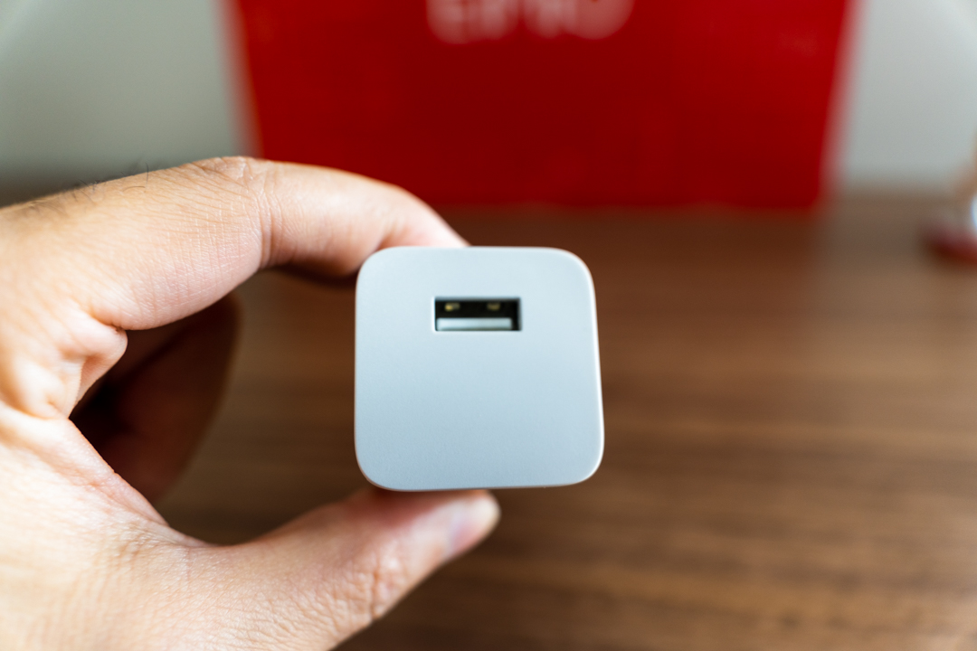 eimio便携显示器,eimio便携显示器m15b怎么充电