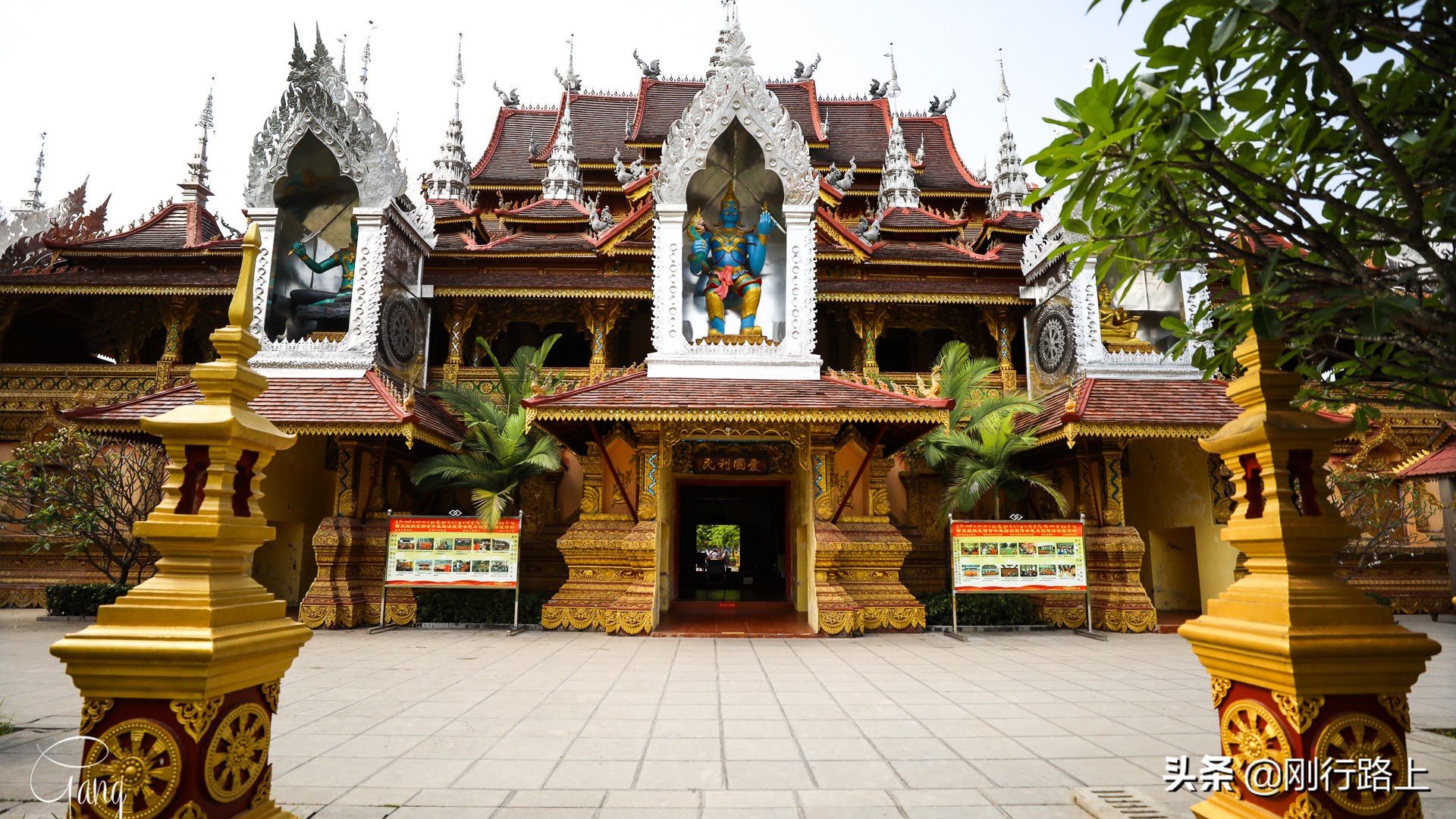 西双版纳总佛寺，历史悠久，佛教信徒将此寺视为拜佛圣地