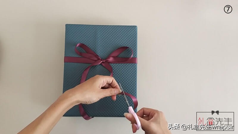 礼品双蝴蝶结打法慢动作,礼品如何打蝴蝶结慢教程