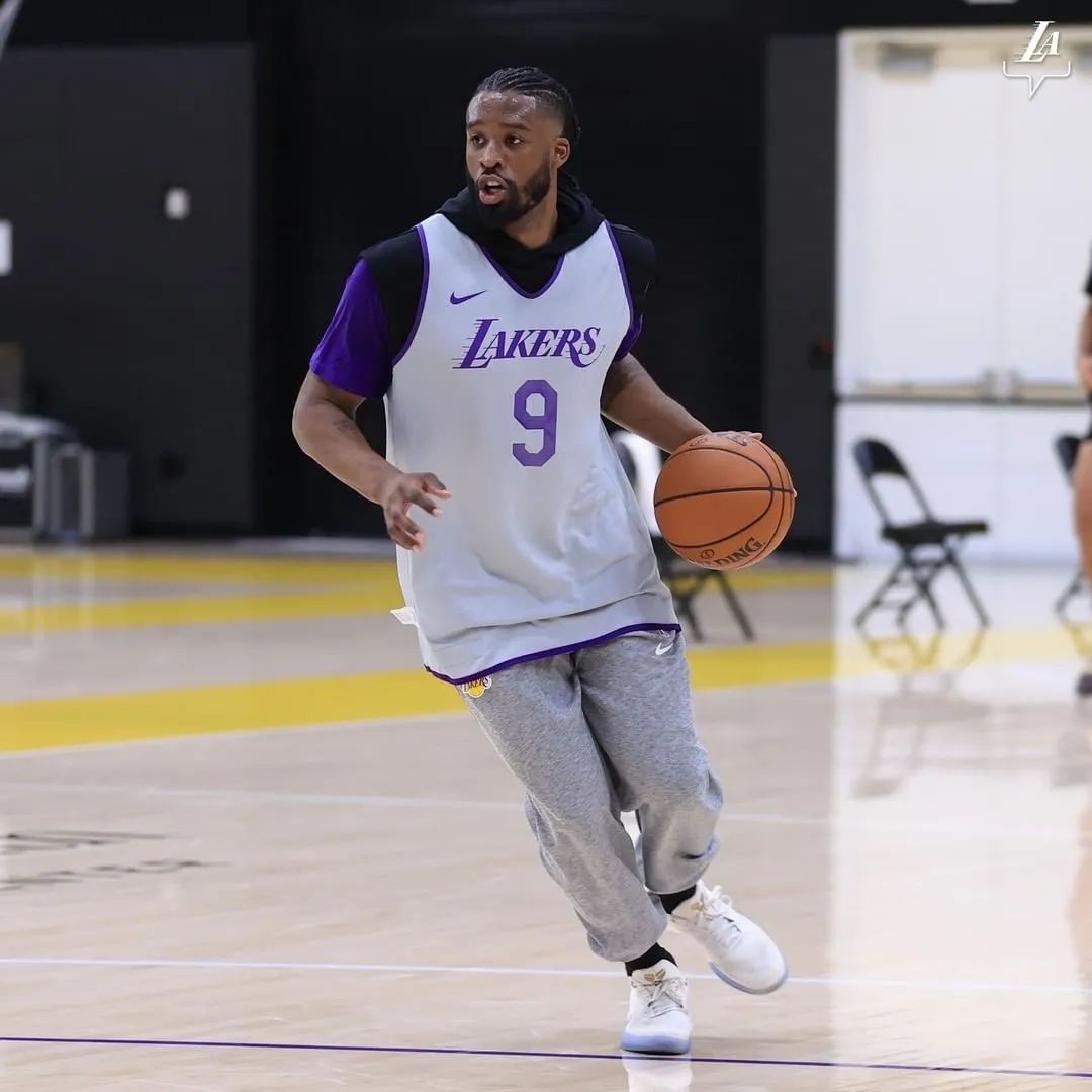 詹姆斯再创新纪录绝杀勇士,詹姆斯晒生涯首秀照