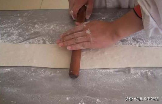 快速做油条的做法和配方的全过程,做早餐油条做法和配方的全过程