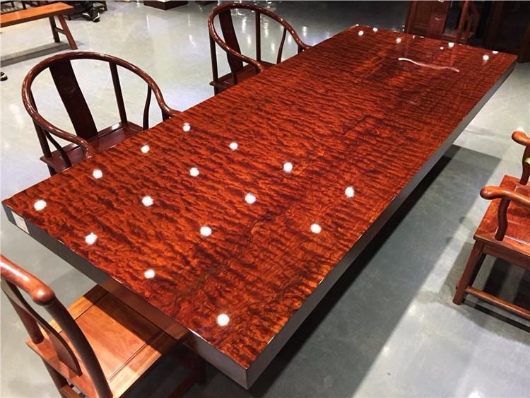 苏州家具城土豪桌*局骗**！8万天价桌出厂就9千，原料极像棺材板