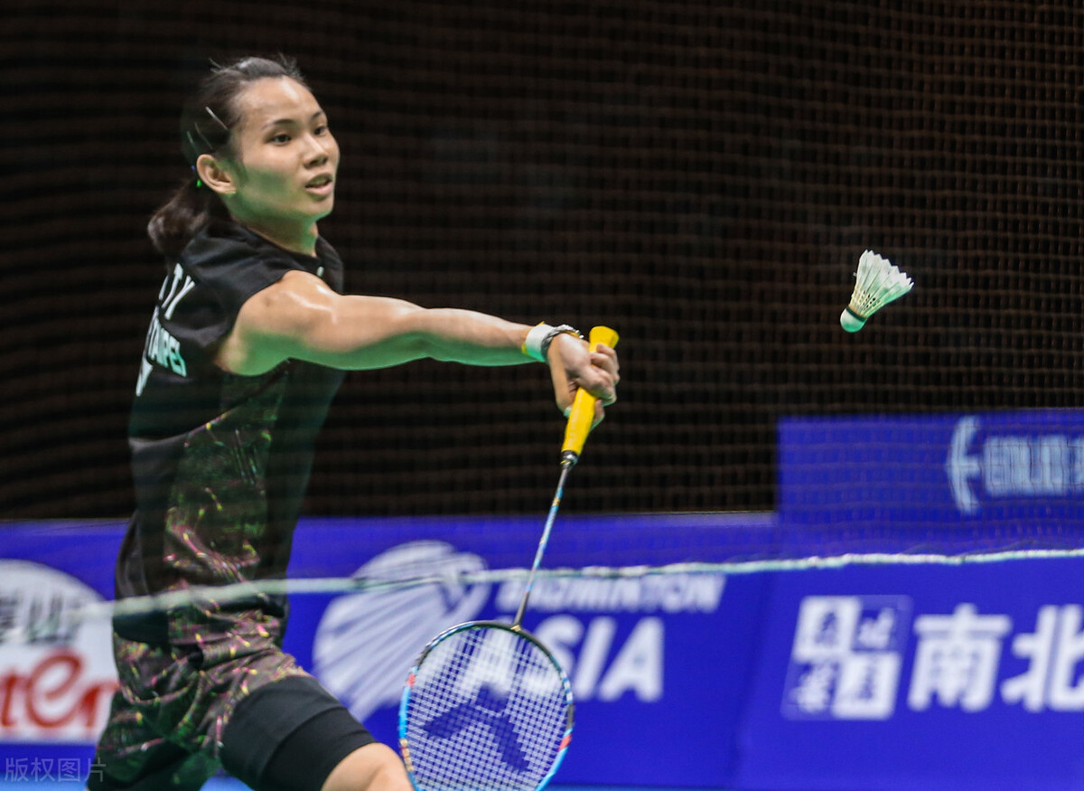 羽毛球单打发球规则常识,羽毛球正手提拉教学