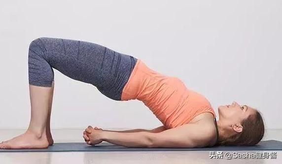 8个瑜伽动作让肩膀背部越练越薄,塑身瑜伽瘦手臂和背部的快速方法
