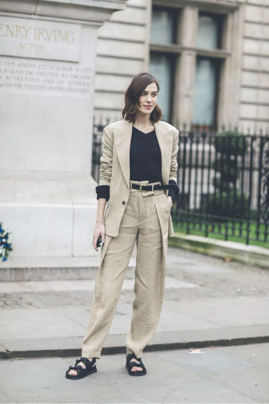 kylie是怎么成为亿万富豪的,一屋子的鞋子