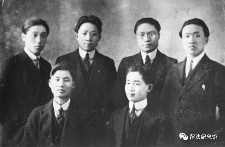 毕业季同学合影,14人一组毕业季照片