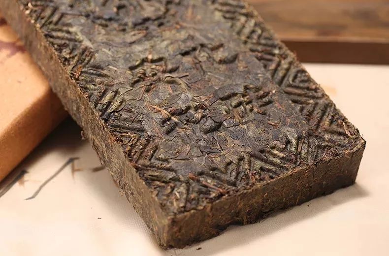茶｜什么是紧压茶？压成大饼会更好喝吗？