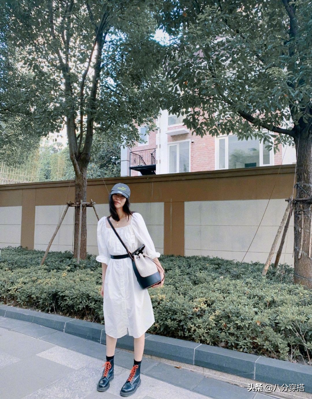 刘雯仗着超模身材就“乱穿”，超肥千鸟格大衣穿出高级感，太任性