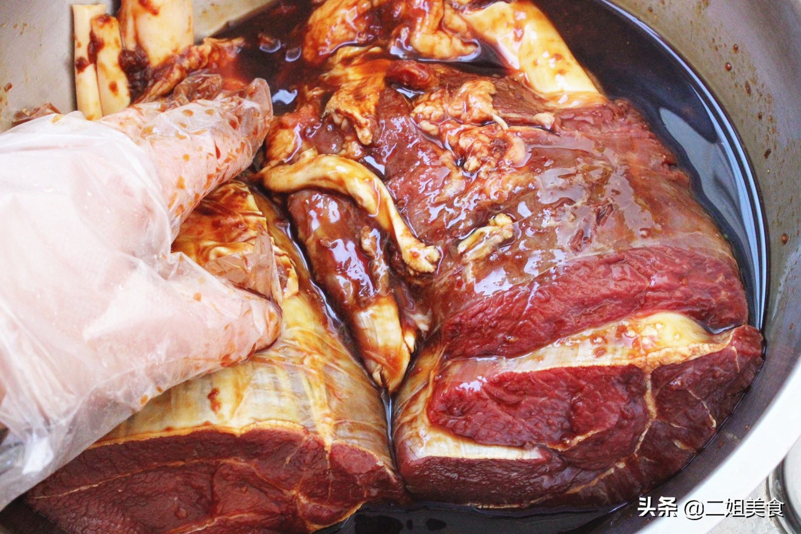 酱牛肉讲究三酱三泡,酱牛肉放什么才烂得快