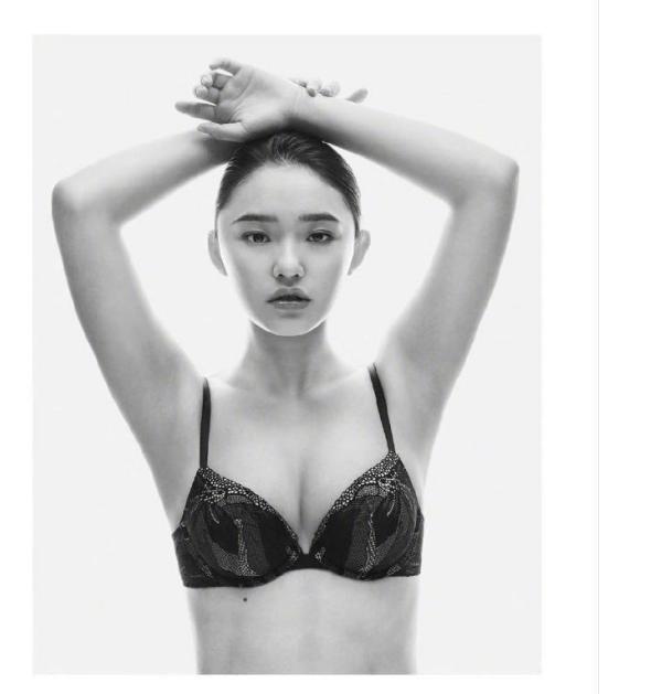 林允CK解约后现身，试穿内衣勒肉尴尬了！网友直言无购买欲望