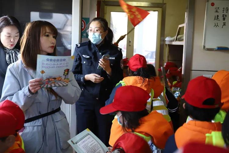 小学劳动实践教育安全预案,劳动实践做交通安全小达人