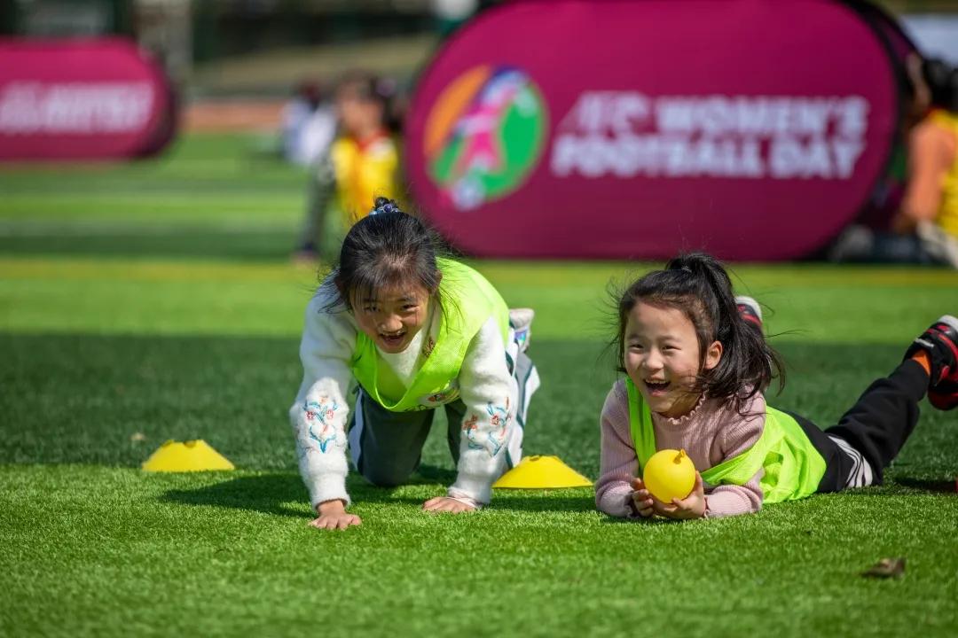 小小女人完整版歌曲,小小女兵视频获奖