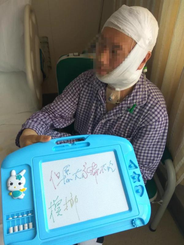 一年卖出百亿的槟榔广告被叫停，3位口腔癌患者讲述成瘾经过