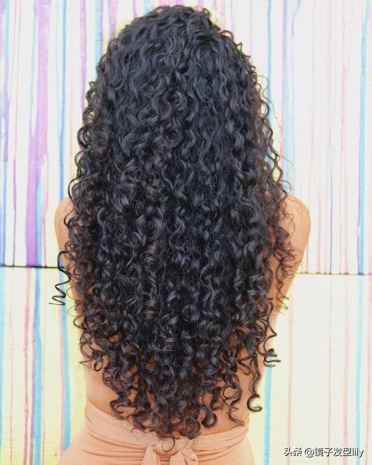 全头烫小卷好看吗40岁,今年流行的发尾烫小卷