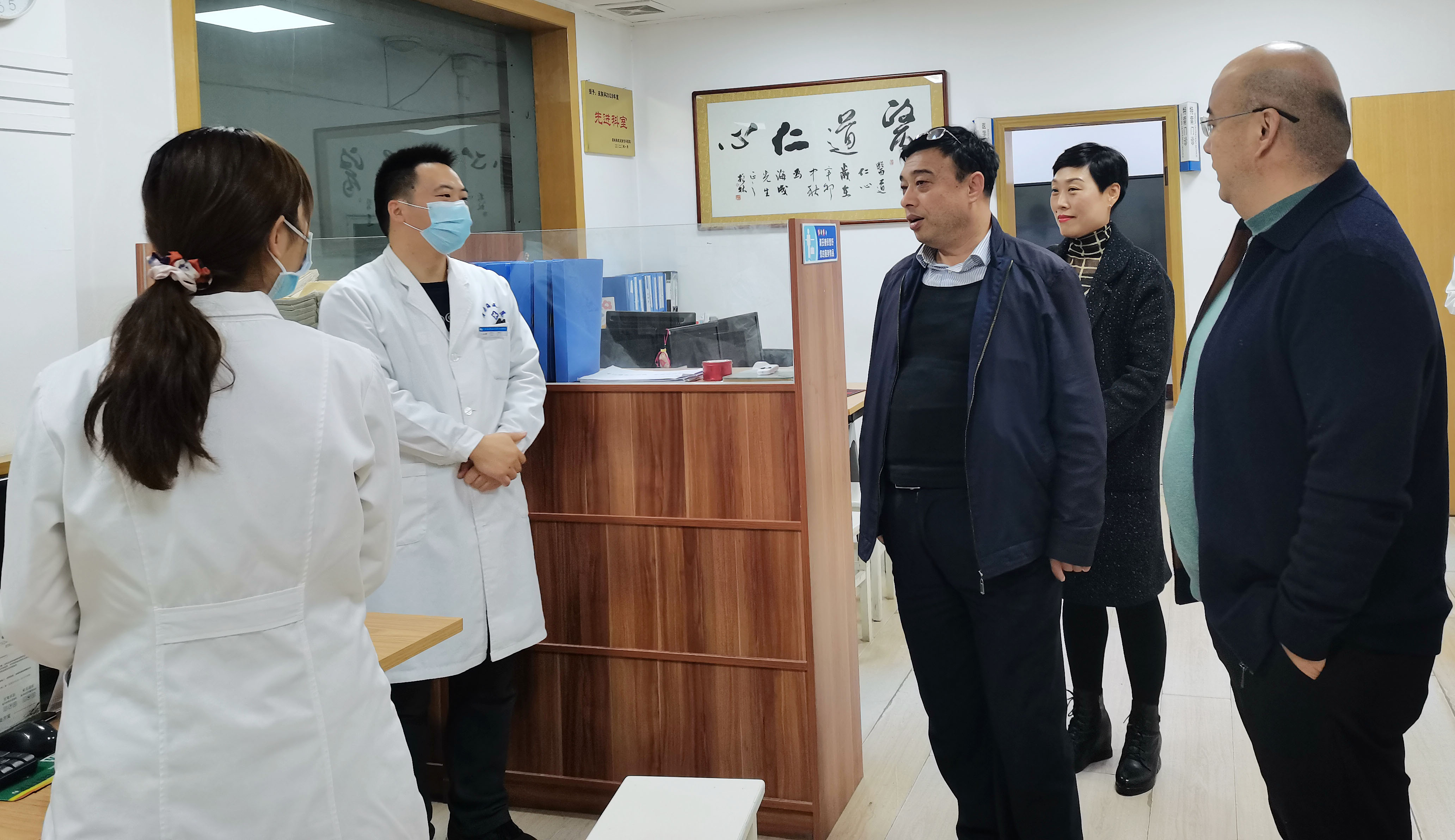 渭南市卫健局副局长徐萌新莅临渭南海成皮肤专科医院调研指导工作
