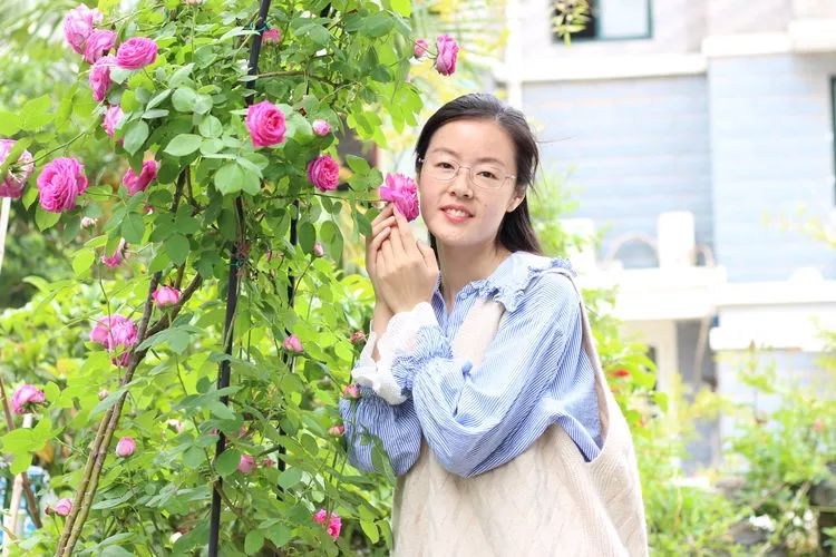 记者节将镜头对准自己,记者节留住我们自己的镜头