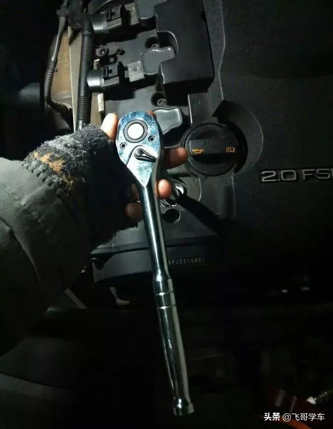 2011款2.0t奥迪a6l,最新款奥迪a6l更换火花塞教程