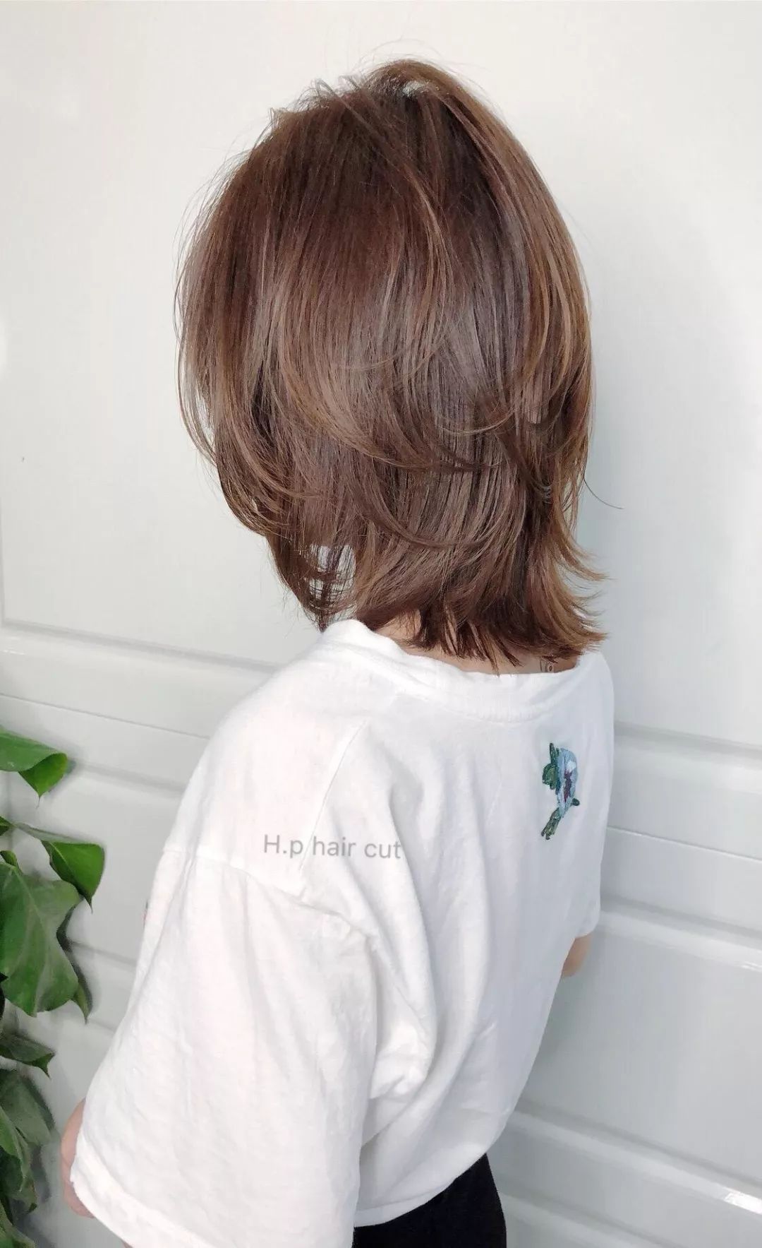 燕尾个性有型的短发,女士短发燕尾造型色彩搭配