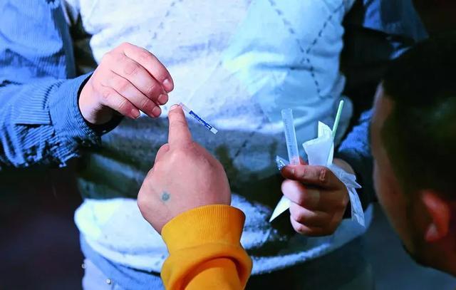 艾滋试纸大药房有卖吗,网上购买的艾滋病试纸准确检测