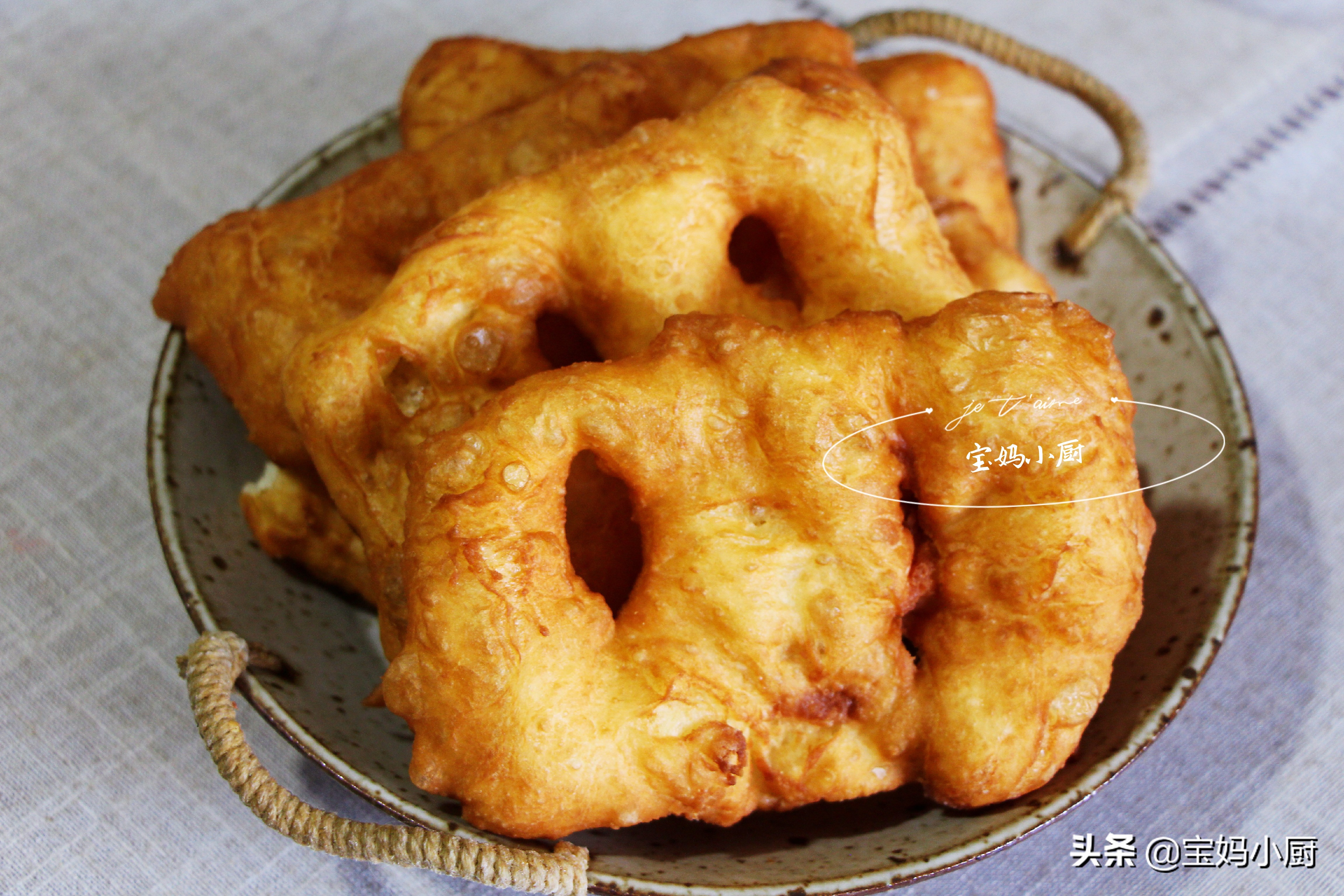 家庭自制早餐油饼,家庭自制美味油饼的小技巧