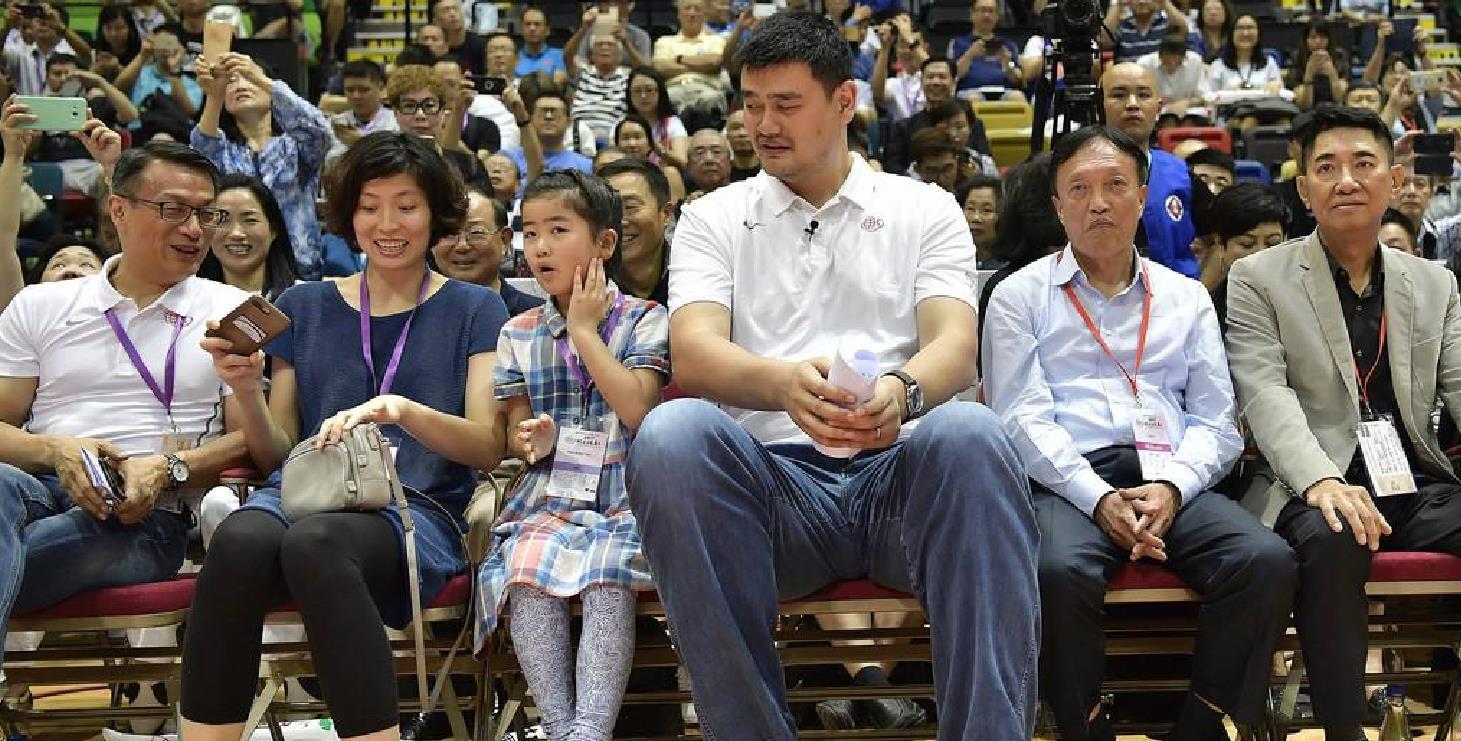 姚明17岁照片,姚明5岁的照片