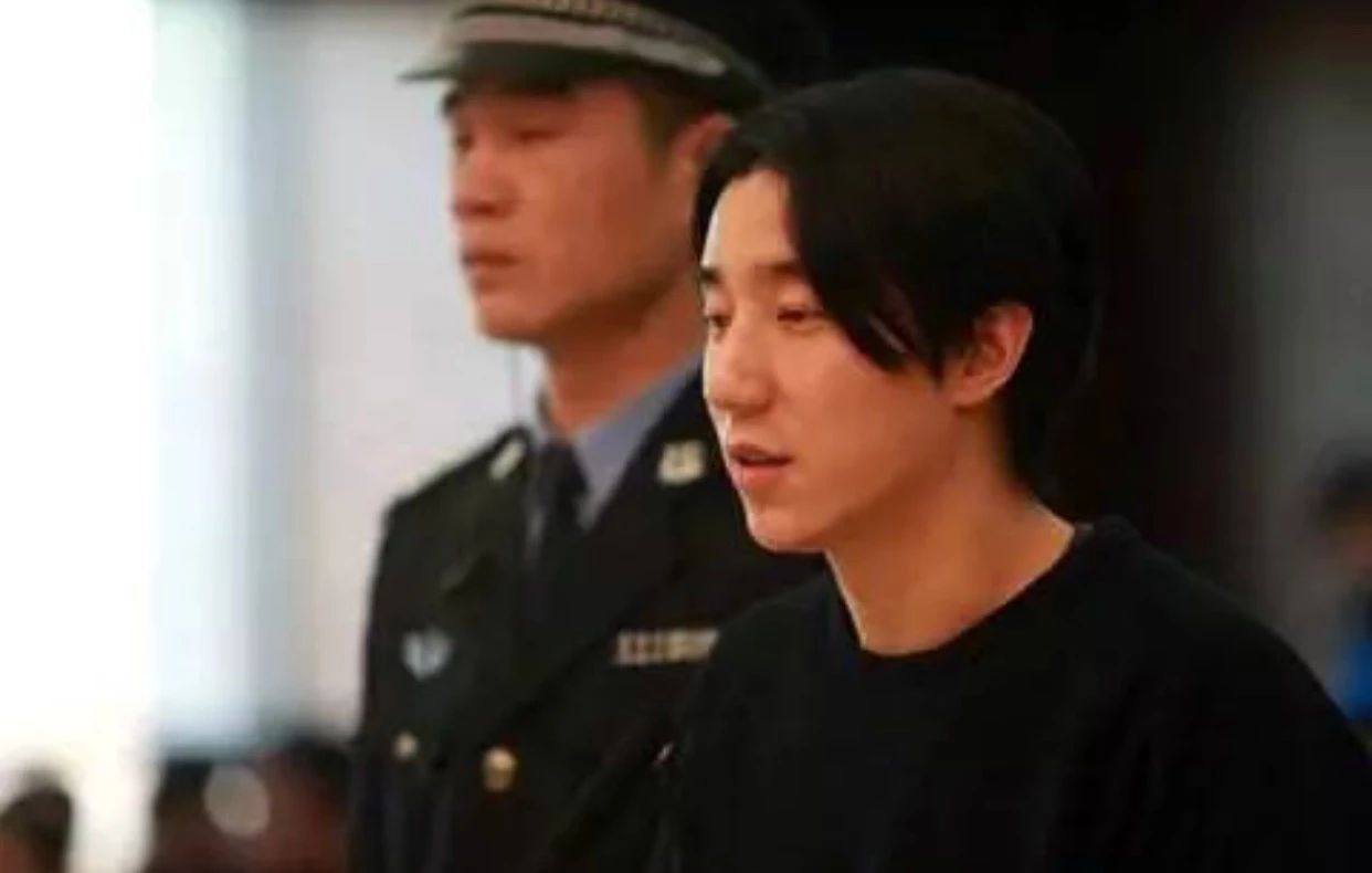 房祖名36岁生日,房祖名谢霆锋演唱会为成龙庆生