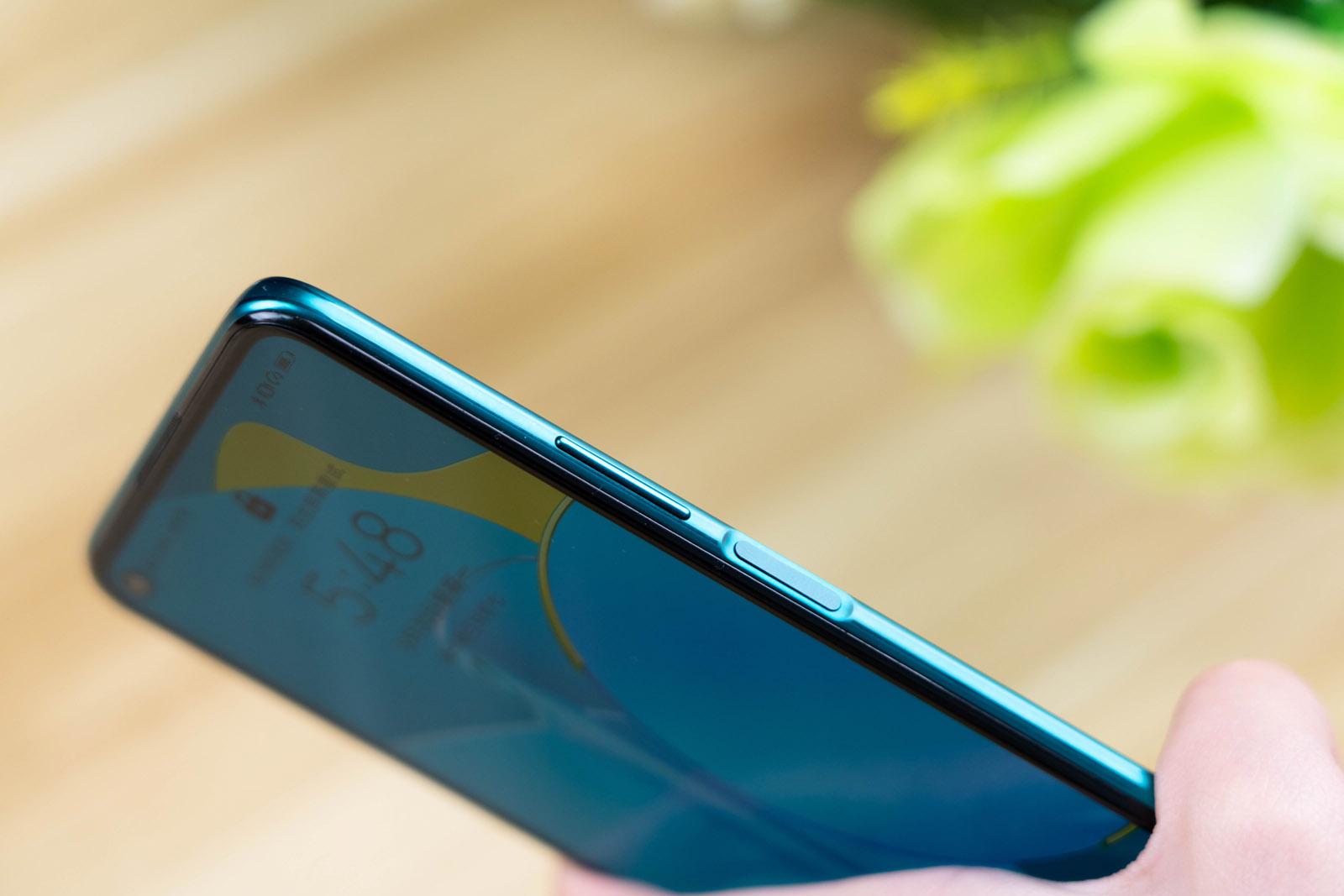 荣耀30S评测：首发新神U麒麟820，更有6400万像素相机